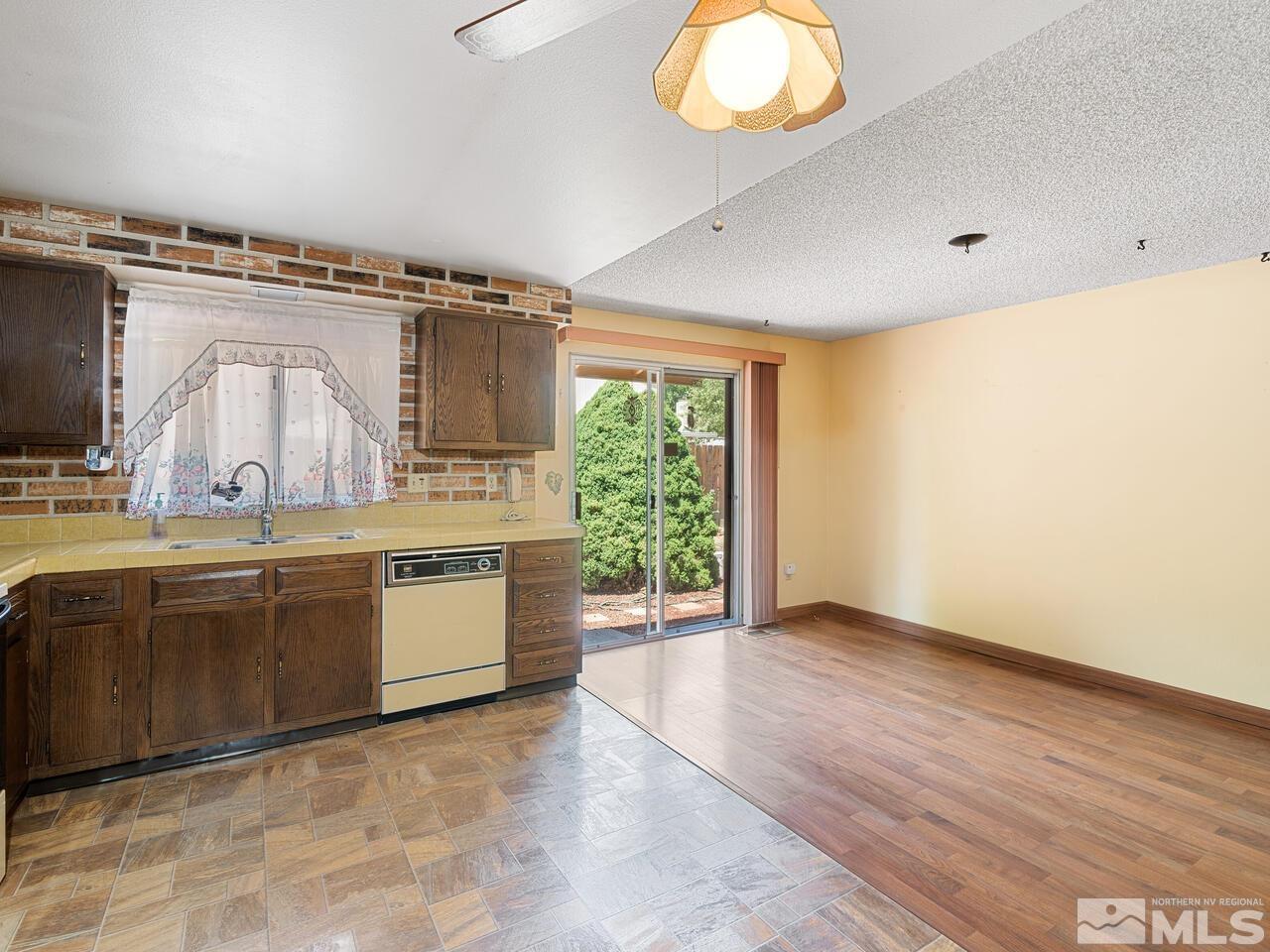4275 Primavera Avenue Reno, NV 89502 - Photo 11 of 22 Photo 11