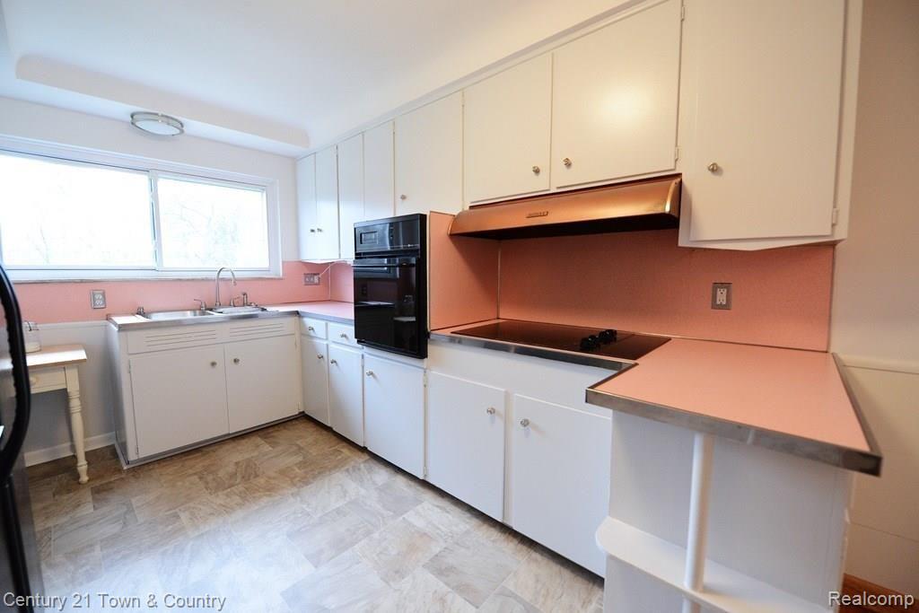 4025 Normandy Road Royal Oak, MI 48073 - Photo 12 of 35 This vintage kitchen is in amazing condition!