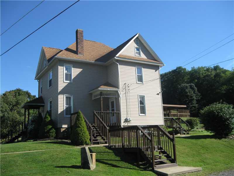 333 Eyth Road Butler, PA 16002 - Photo 4 of 15 Exterior Front. Side view showing stairs & side porch