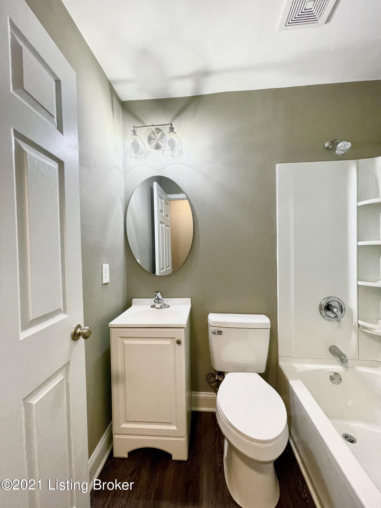 3439 Janell Road Louisville, KY 40216 - Photo 9 of 23 brimary bathroom
