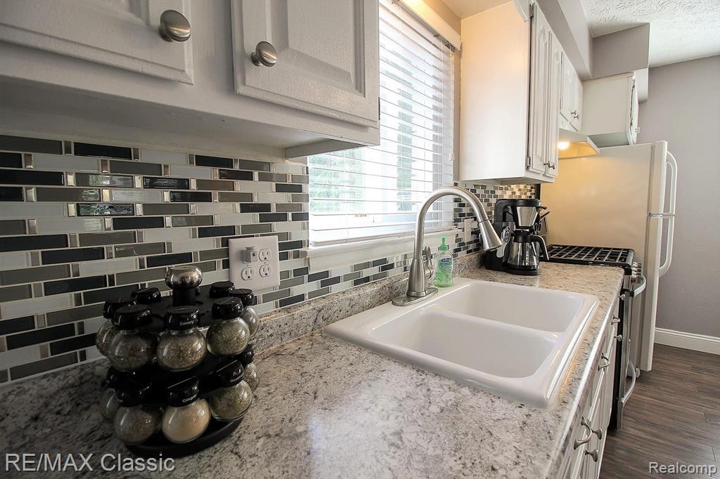 40611 West 10 Mile Road Novi, MI 48375 - Photo 21 of 42