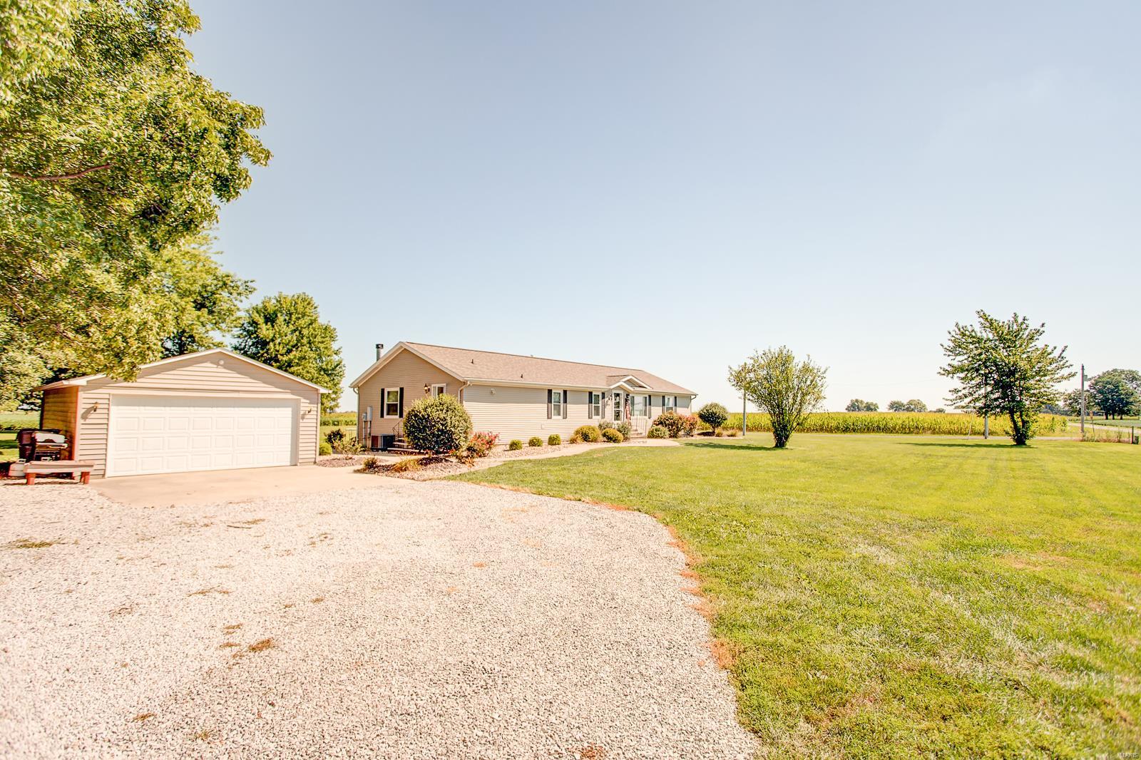 11763 Rose Road Trenton, IL 62293 - Photo 6 of 43 Gallery Image 6