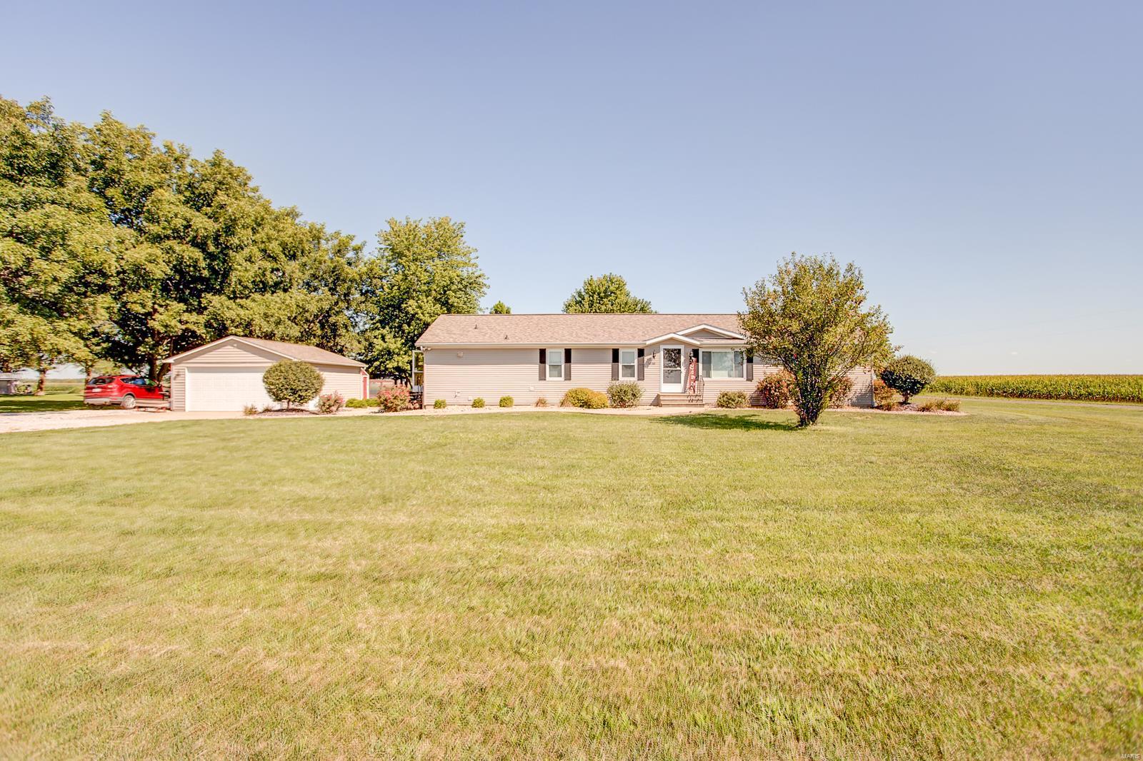 11763 Rose Road Trenton, IL 62293 - Photo 7 of 43 Gallery Image 7