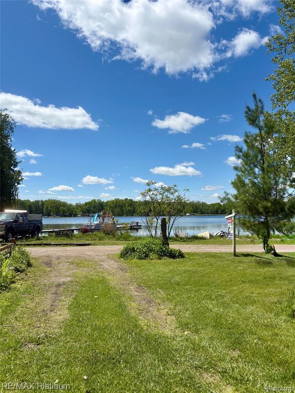 3788 Cedar Point Howell, MI 48843 - Photo 4 of 26