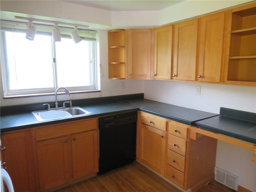 31 Rudolph Street McKees Rocks, PA 15136 - Photo 2 of 27