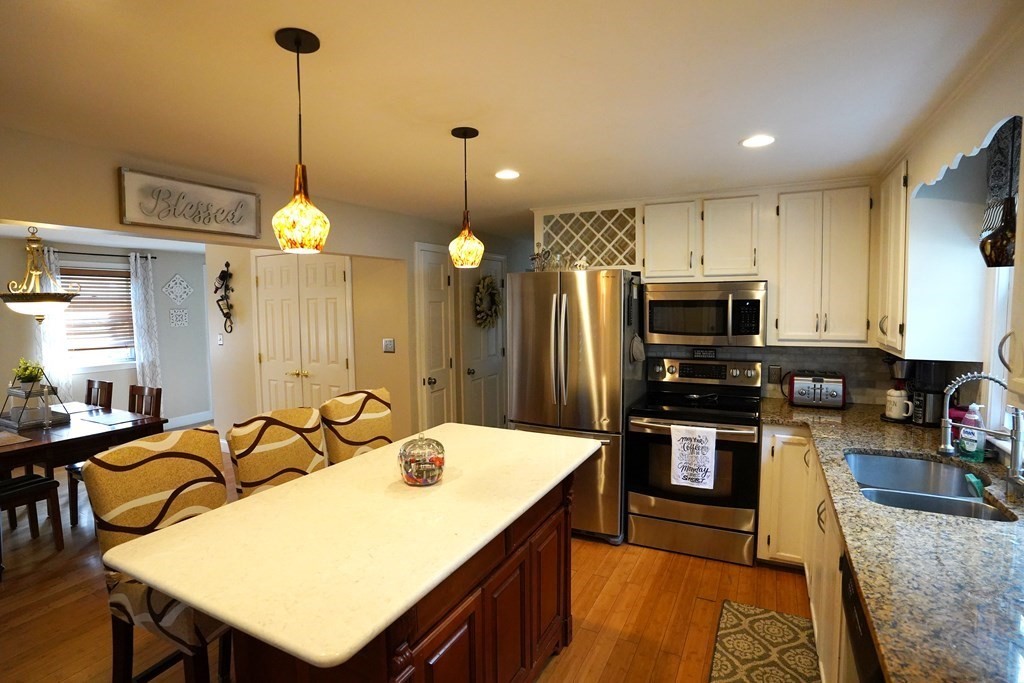 385 North Avenue Rochester, MA 02770 - Photo 7 of 37