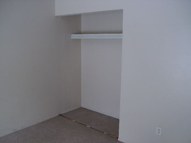 47487 Greenview Road Utica, MI 48317 - Photo 8 of 11 31045505-7.JPG