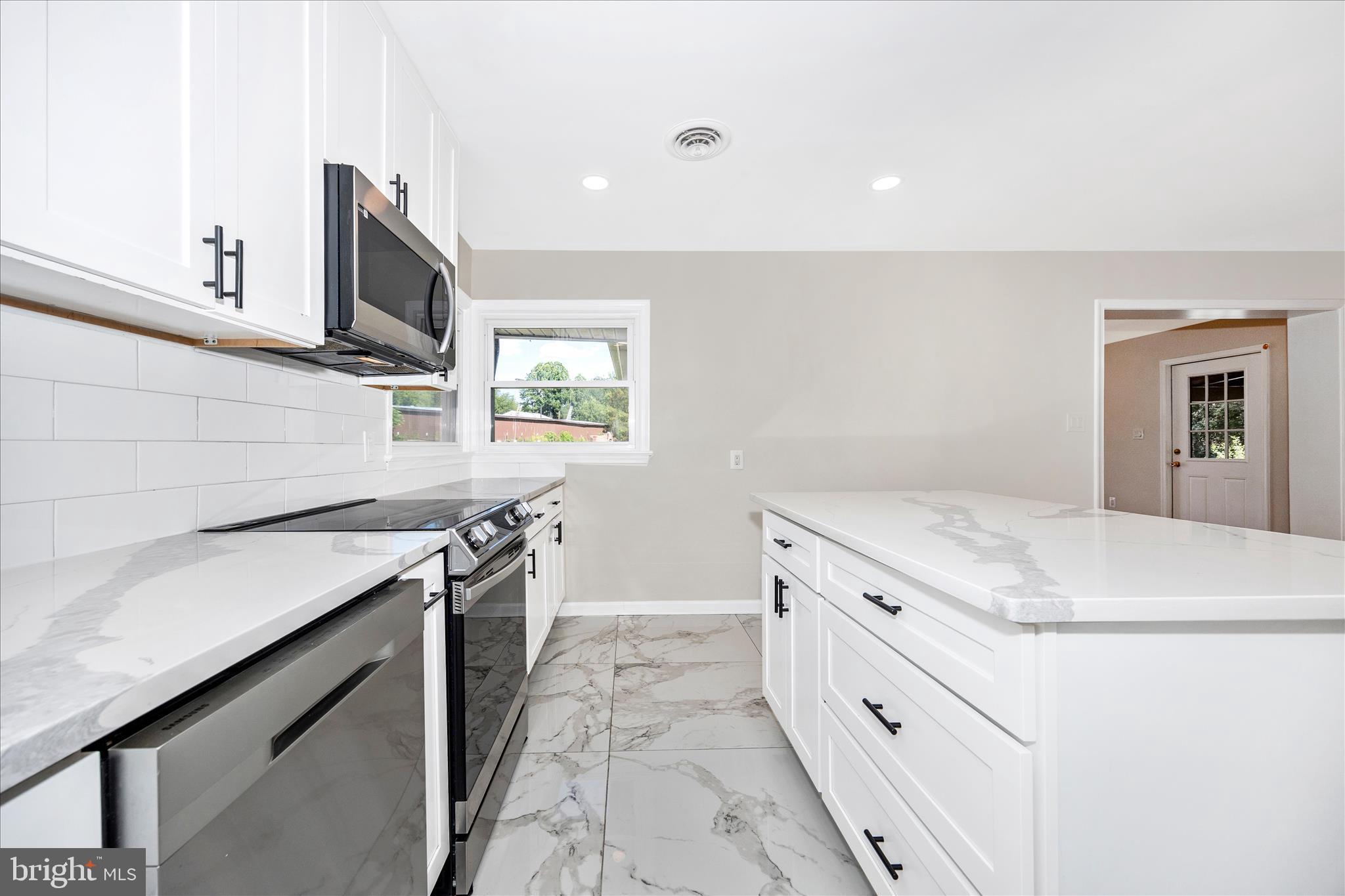 16215 Redland Road Rockville, MD 20855 - Photo 15 of 51 Kitchen