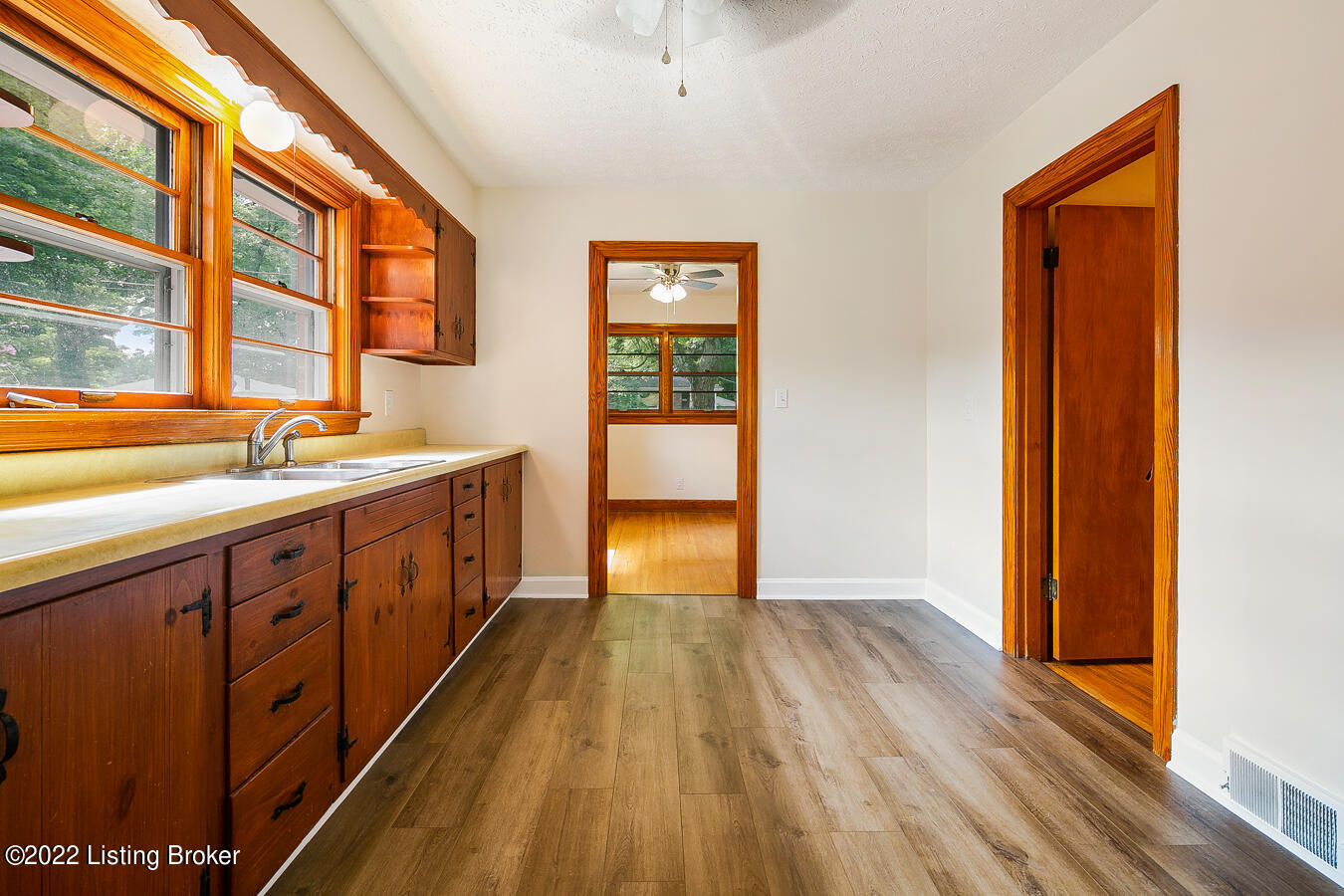 5253 Maryman Road Louisville, KY 40258 - Photo 10 of 31 28