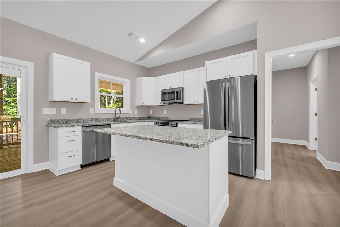 187 Union Place Westminster, SC 29693 - Photo 19 of 48 Kitchen with Island