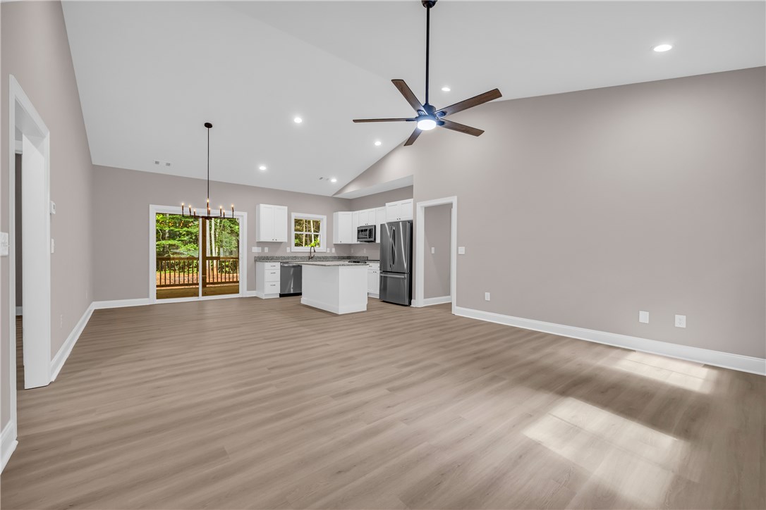 187 Union Place Westminster, SC 29693 - Photo 10 of 48 Great Room