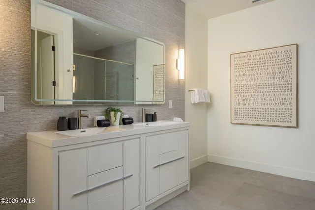 $4,590,000 | 824 Eagle Drive, Unit W, Eagle-Vail, CO 81620