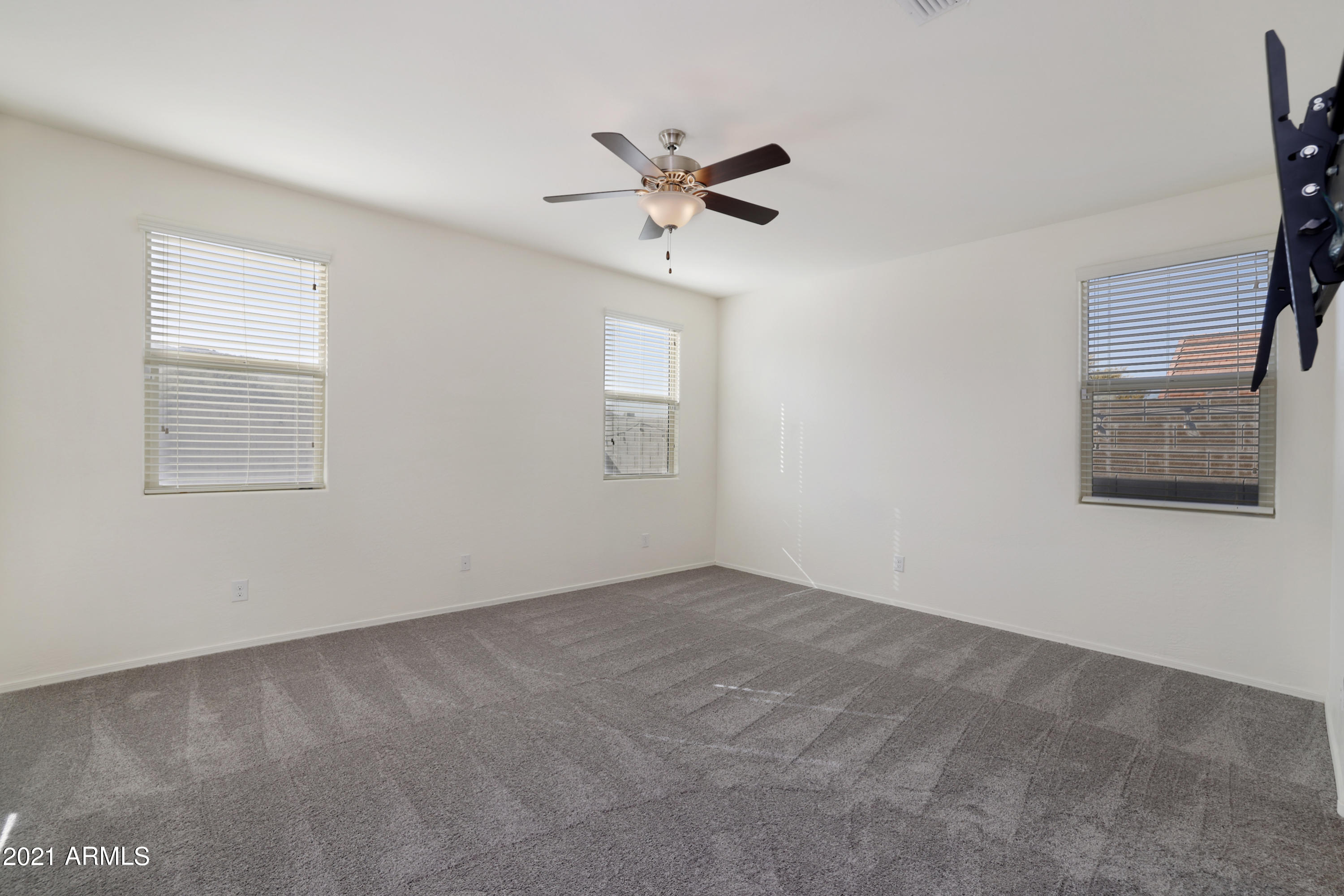 2527 East Beverly Road Phoenix, AZ 85042 - Photo 12 of 35 0H0A0958