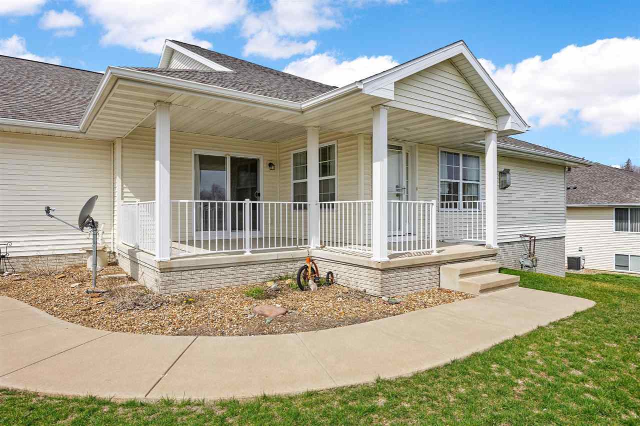 3715 Stoney Point Road Southwest Cedar Rapids, IA 52404 - Photo 2 of 25 Gallery Image 2