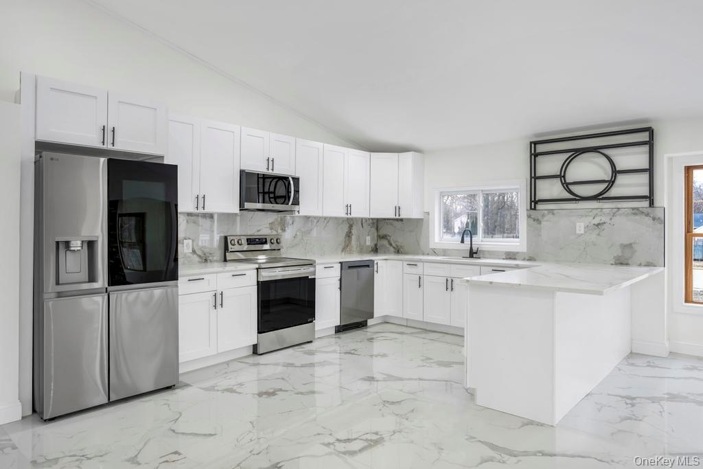 73 Maple Avenue Shirley, NY 11967 - Photo 11 of 33