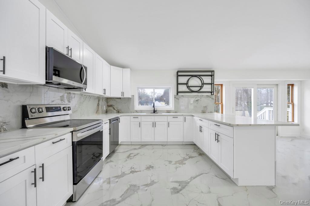 73 Maple Avenue Shirley, NY 11967 - Photo 12 of 33