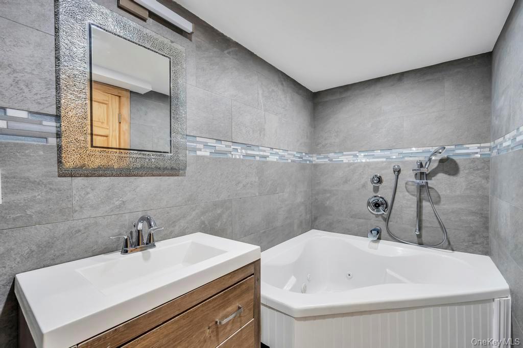 73 Maple Avenue Shirley, NY 11967 - Photo 27 of 33