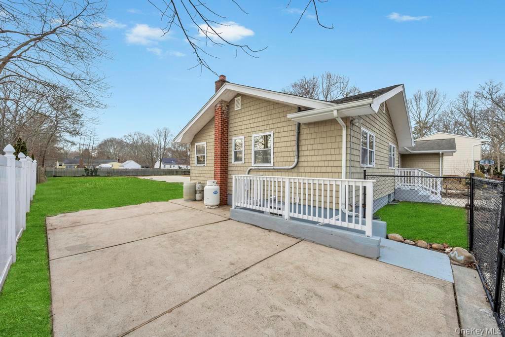 73 Maple Avenue Shirley, NY 11967 - Photo 30 of 33