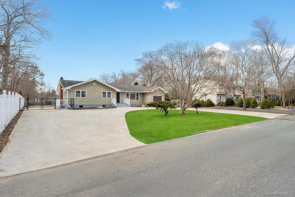 73 Maple Avenue Shirley, NY 11967 - Photo 4 of 33