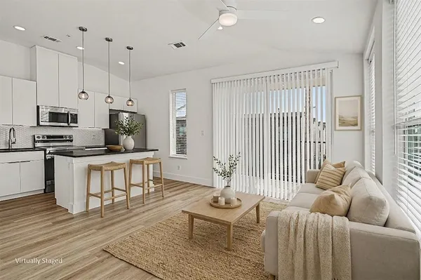 $1,830 | 2217 North Fitzhugh Avenue, Unit 301, Dallas, TX 75204