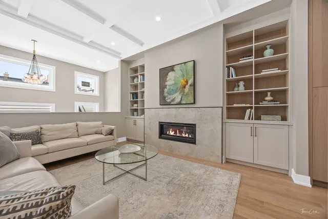 $1,850,000 | 1642 West Wolfram Street, Chicago, IL 60657