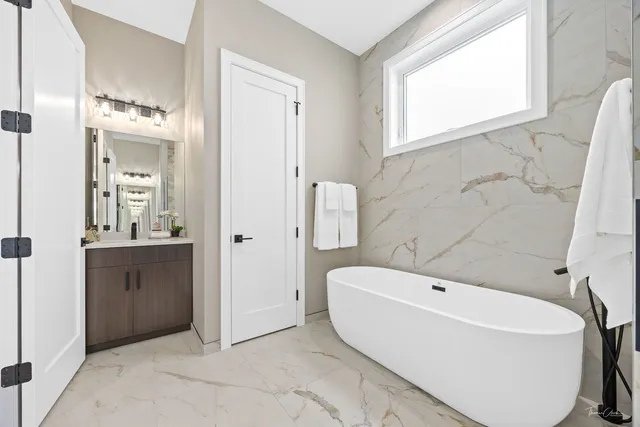 $1,850,000 | 1642 West Wolfram Street, Chicago, IL 60657