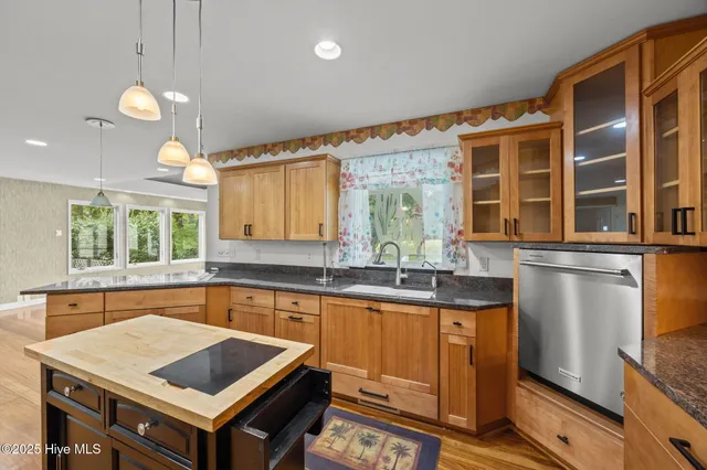 $365,000 | 102 Trevino Lane, New Bern, NC 28560