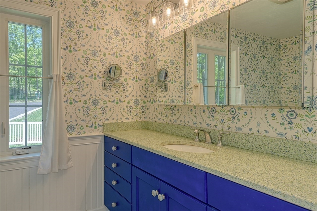 31 School Street Lunenburg, MA 01462 - Photo 19 of 41