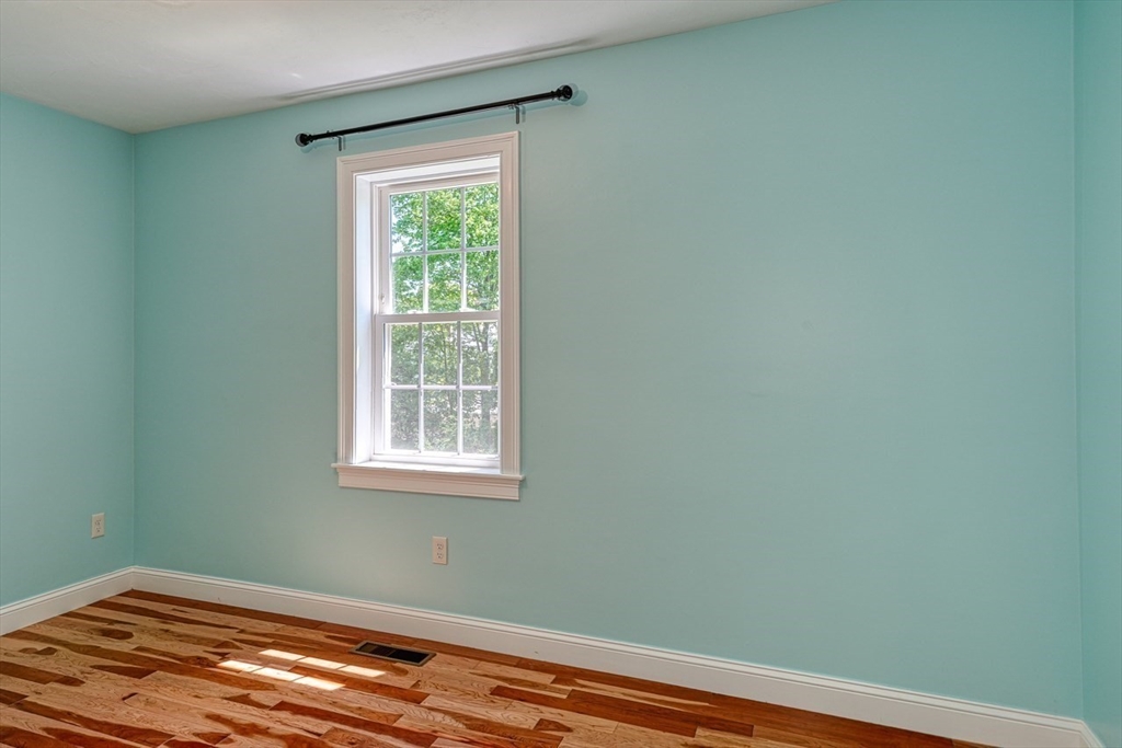 31 School Street Lunenburg, MA 01462 - Photo 22 of 41