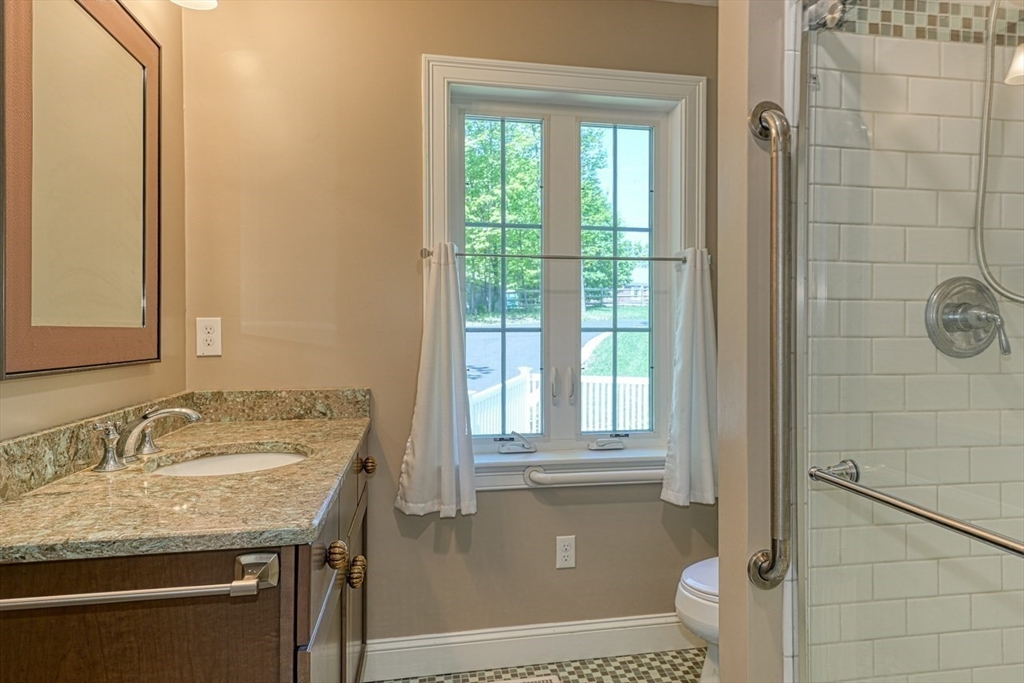 31 School Street Lunenburg, MA 01462 - Photo 23 of 41