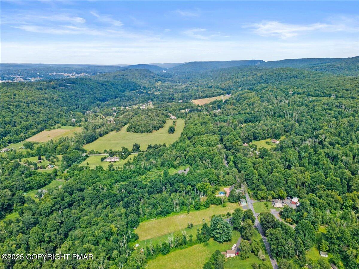 1553 Middle Road Stroudsburg, PA 18360 - Photo 18 of 75 22-Photo-21