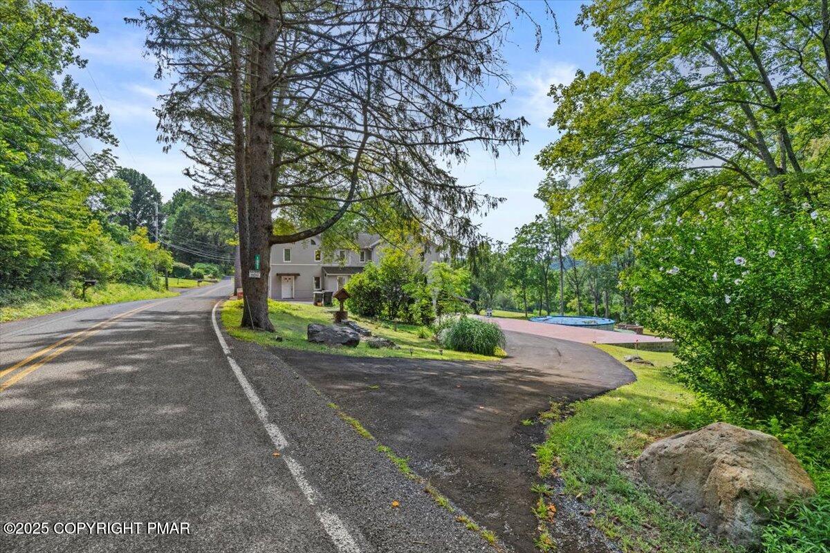 1553 Middle Road Stroudsburg, PA 18360 - Photo 2 of 75 02-Photo-1