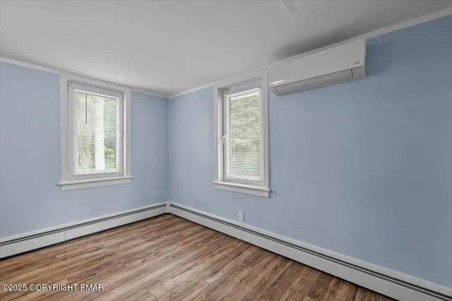 a view of a livingroom with furniture and a ceiling fan