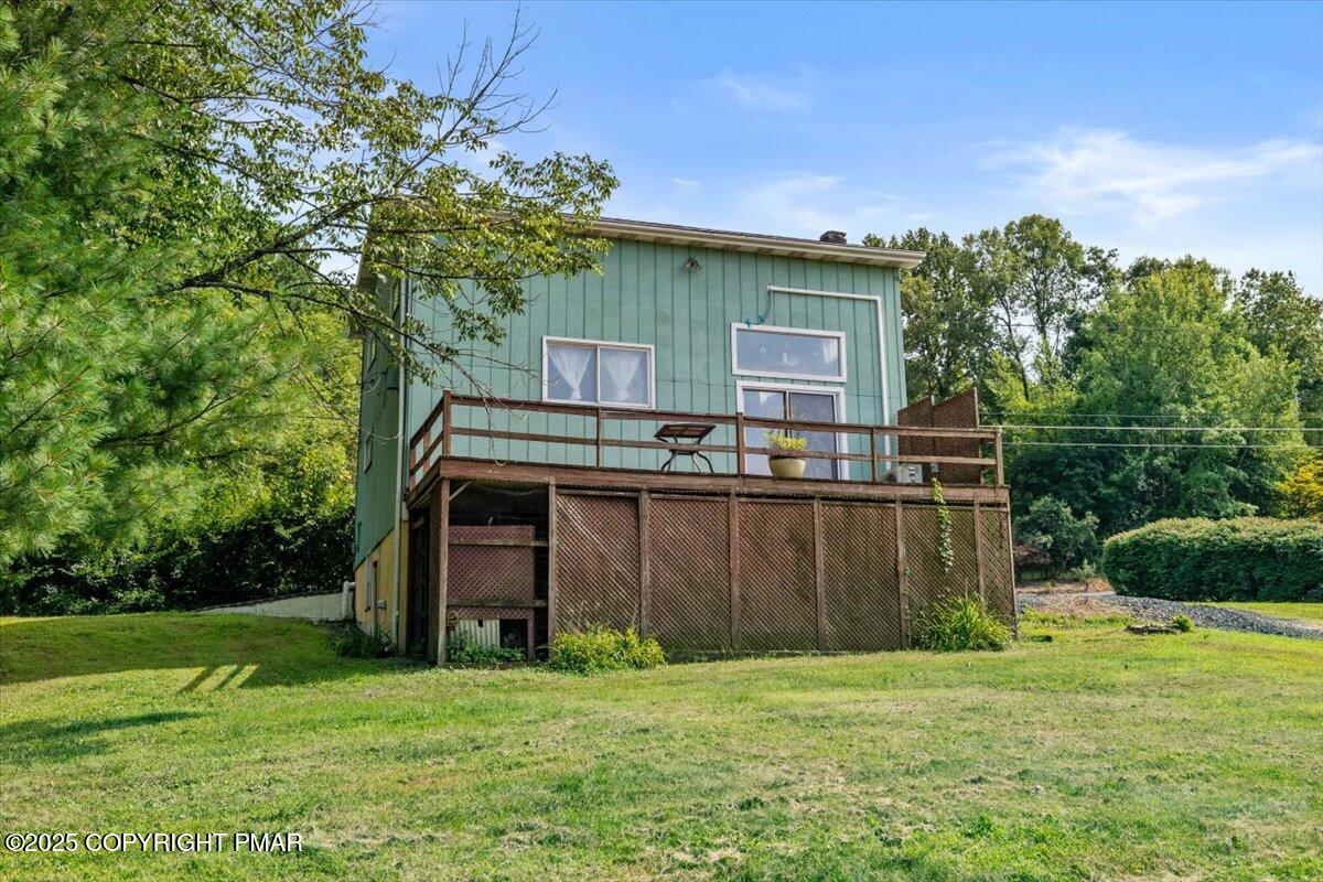 1553 Middle Road Stroudsburg, PA 18360 - Photo 9 of 75 a backyard of a house with lots of green space