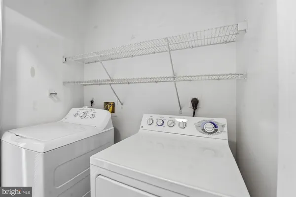 $349,900 | 4854 Eisenhower Avenue, Unit 351, Alexandria, VA 22304