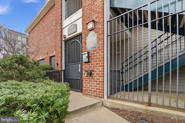 $349,900 | 4854 Eisenhower Avenue, Unit 351, Alexandria, VA 22304