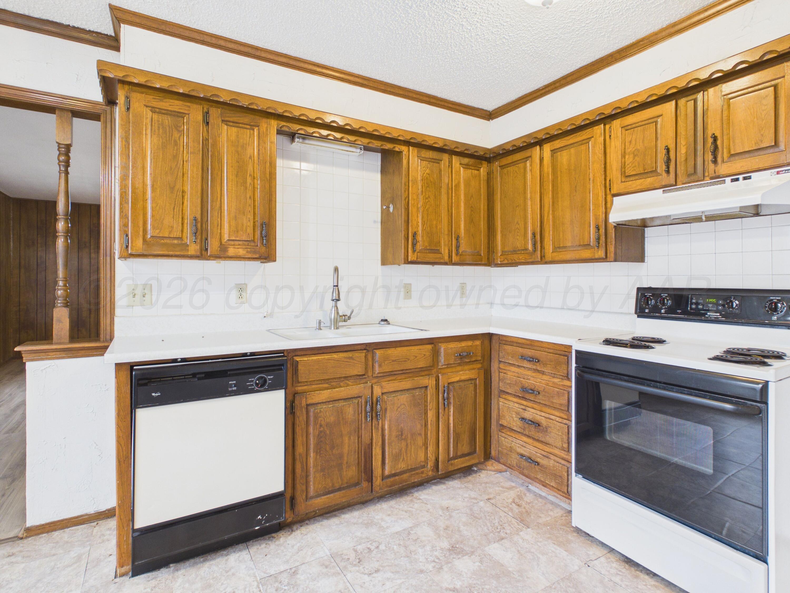 4216 Ridgecrest Circle Amarillo, TX 79109 - Photo 9 of 26 CAM06442G6-PR0103-STILL018