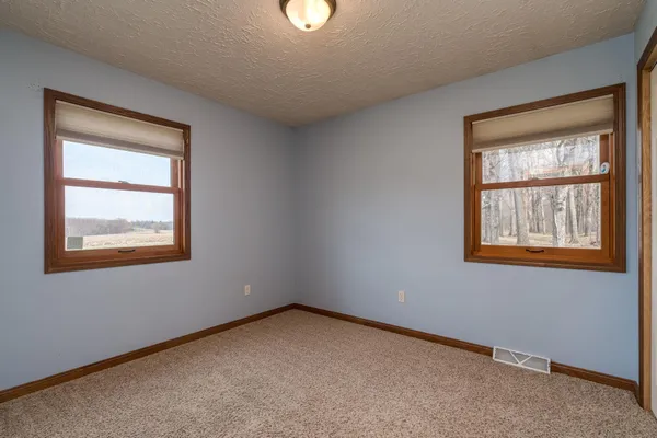 $174,900 | 52072 State Highway 30, Amboy, MN 56010