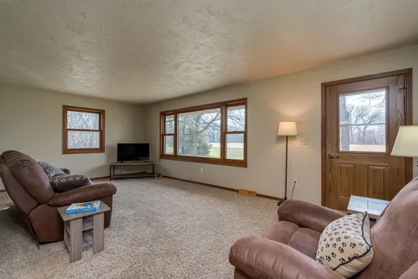 $174,900 | 52072 State Highway 30, Amboy, MN 56010