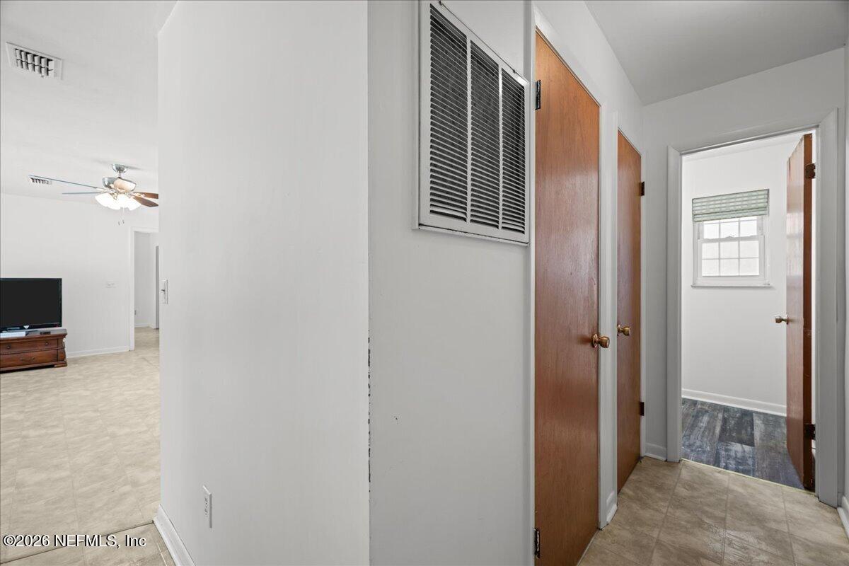 986 Highway 20 Interlachen, FL 32148 - Photo 19 of 53 a view of a livingroom with a hallway