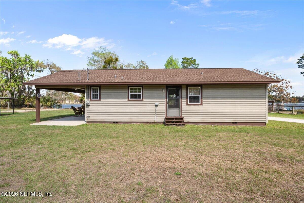 986 Highway 20 Interlachen, FL 32148 - Photo 29 of 48 a front view of a house with garden