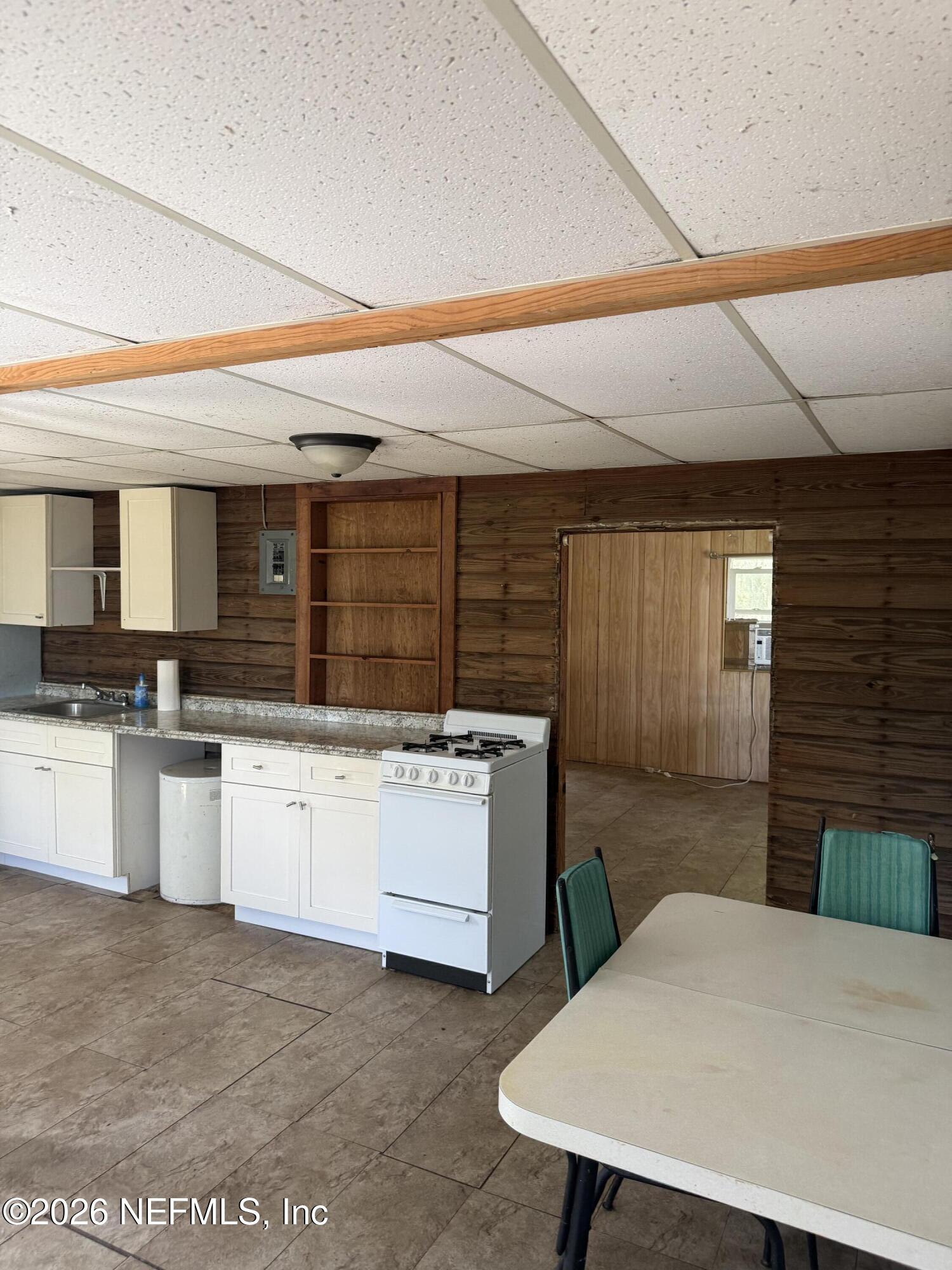 986 Highway 20 Interlachen, FL 32148 - Photo 31 of 53 a kitchen with a stove a sink and a refrigerator