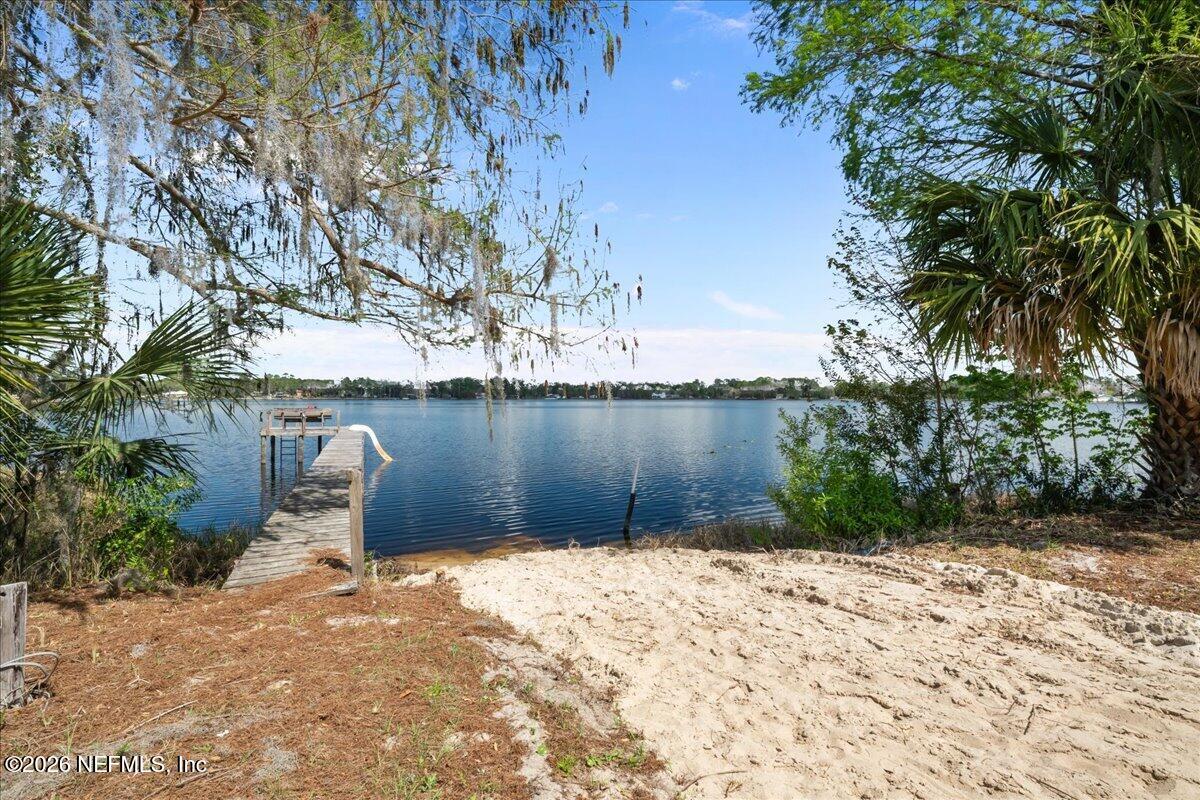 986 Highway 20 Interlachen, FL 32148 - Photo 33 of 48 a wooden bench sitting next to a lake