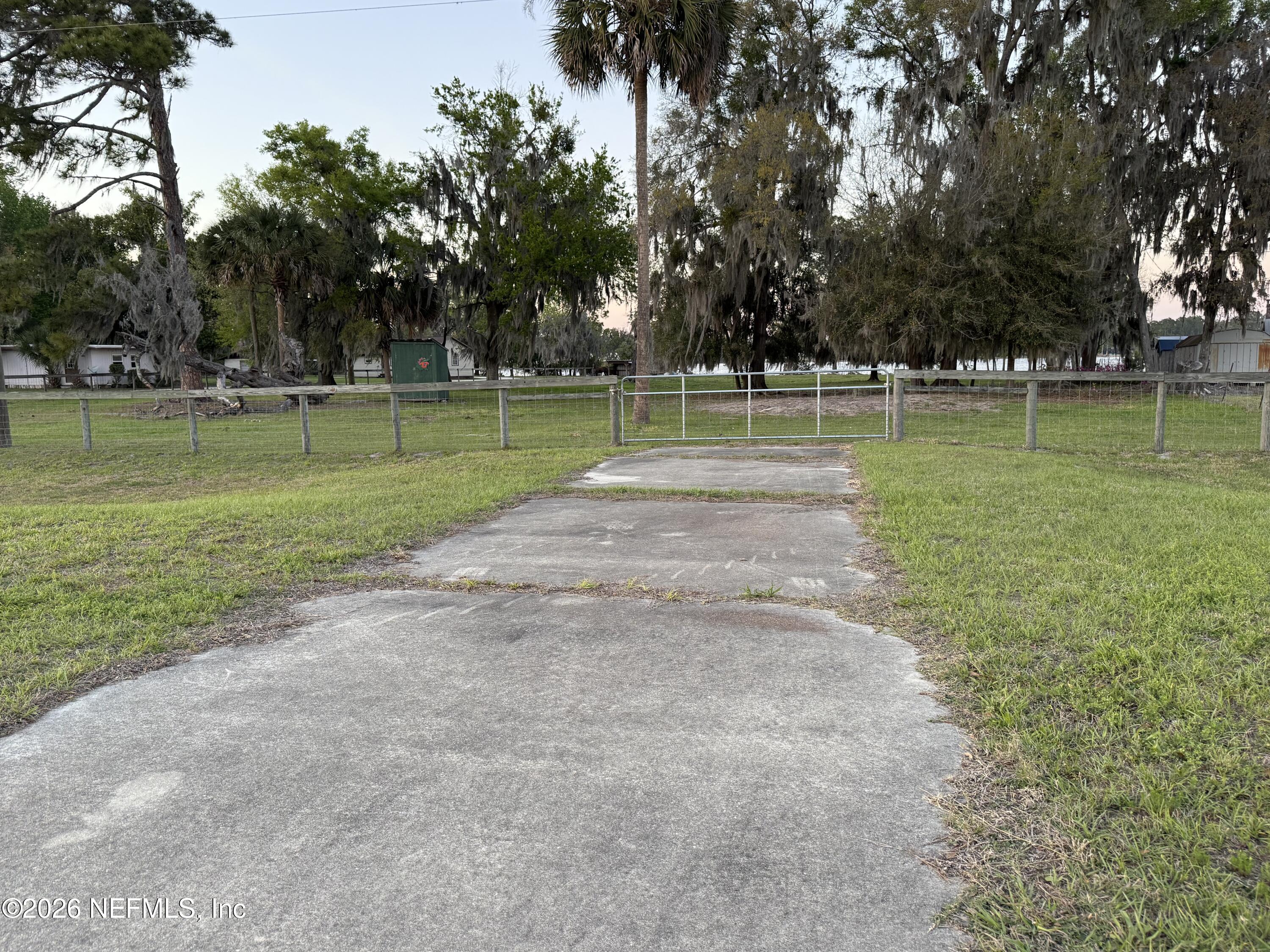 986 Highway 20 Interlachen, FL 32148 - Photo 48 of 48 a view of a park