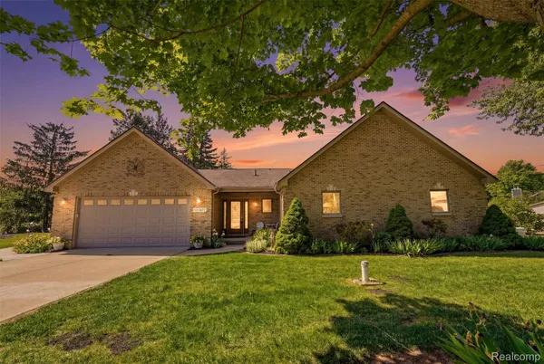 $974,995 | 7477 Ore Knob Drive, Fenton, MI 48430
