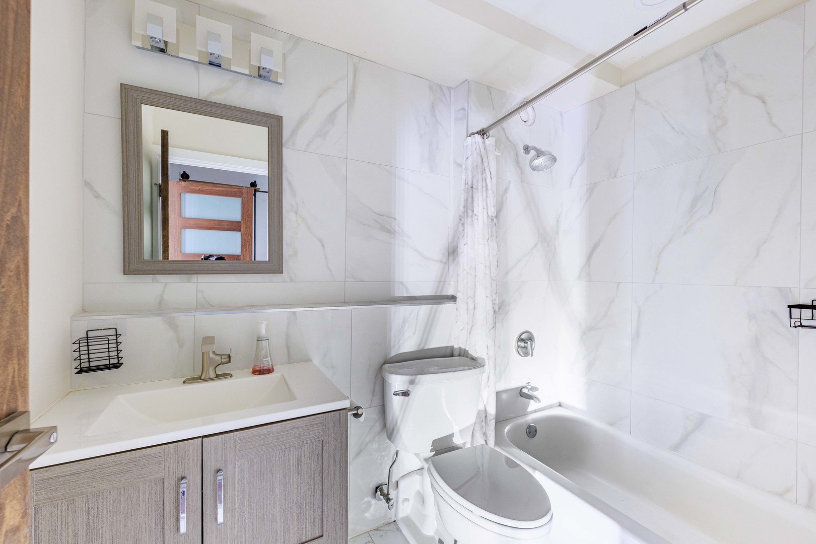 40 East 9th Street, Unit 1804 Chicago, IL 60605 - Photo 14 of 19