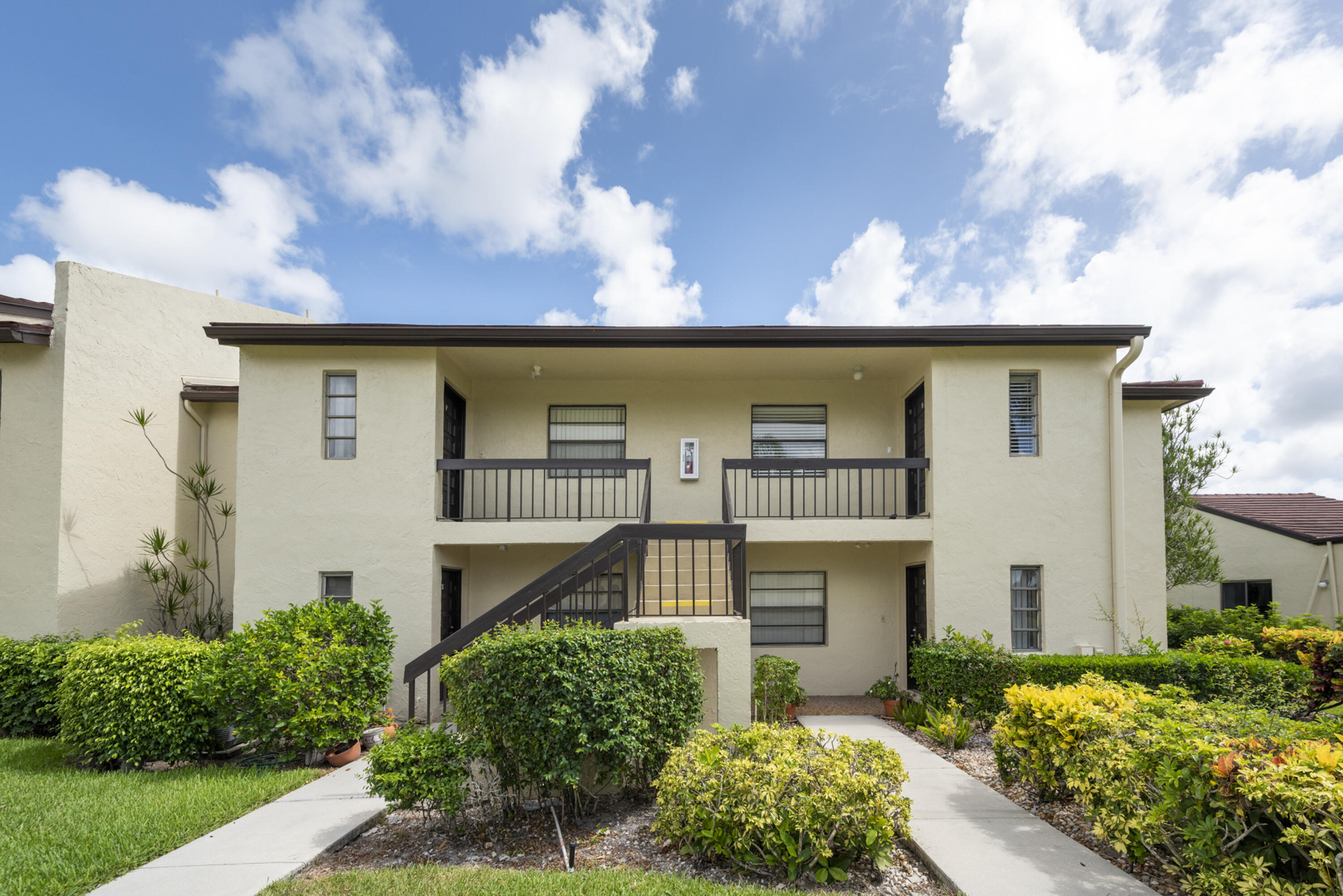 8535 Casa Del Lago, Unit H Boca Raton, FL 33433 - Photo 2 of 9 _DSC6176