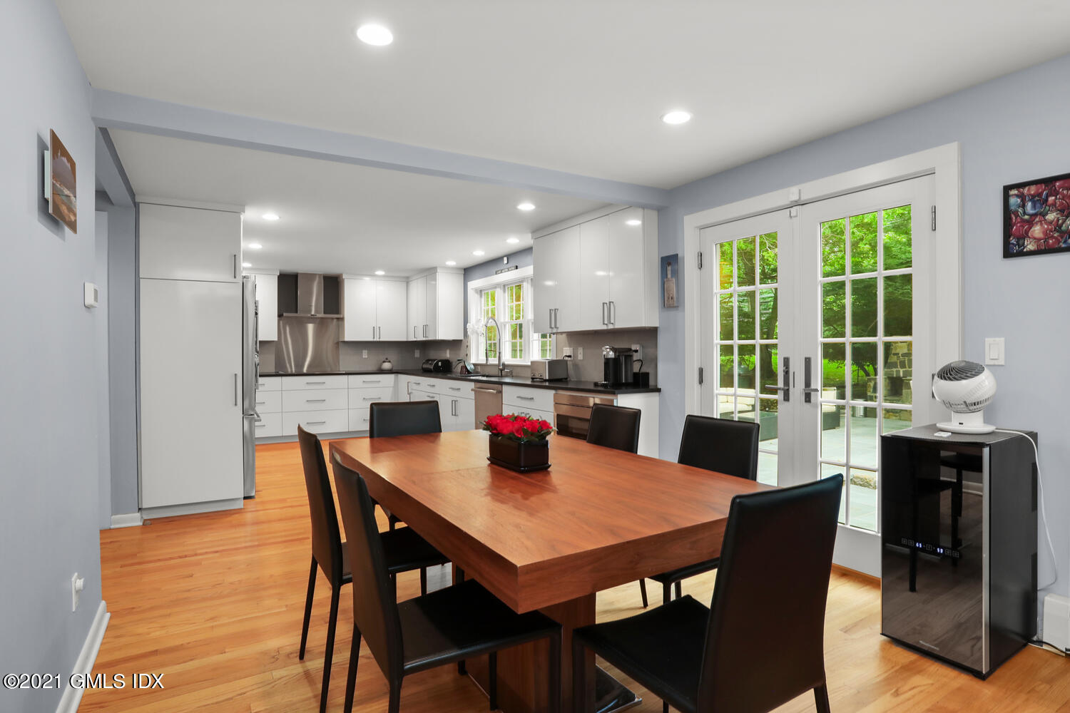 25 Summit Road Riverside, CT 06878 - Photo 13 of 40 25 Summit Rd Greenwich CT-large-032-034-