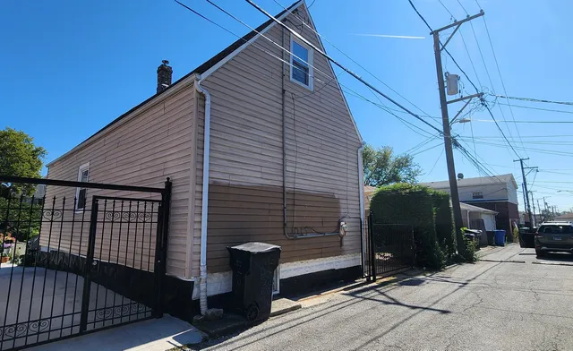 $1,680 | 4538 South Sawyer Avenue, Chicago, IL 60632