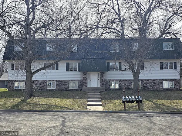 $1,250 | 880 East 6th Street, Unit 5, New Richmond, WI 54017